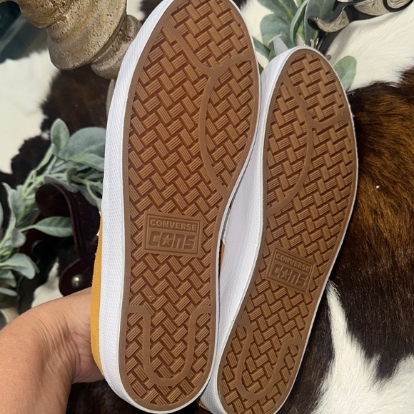 NWOT Converse mens leather Mustard Sneakers - Picture 6 of 8